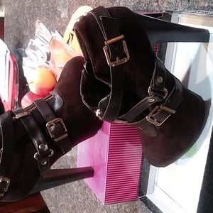 Guess platform brown suede booties